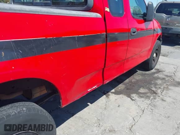 2001 Ford F-150 XL z VIN 1FTZX17271NA94057, wystawiony jako IAAI lot #42687810 z przebiegiem Nie podano mil oraz . Historia ofert i sprzedaży dostępna na DreamBid. Obrazek 13.