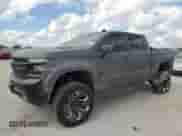 2021 Chevrolet Silverado 1500 RST z VIN 3GCUYEEL5MG170088, wystawiony jako Copart lot #68691764 z przebiegiem 127 418 mil mil oraz Szkoda całkowita • Salvage title. Historia ofert i sprzedaży dostępna na DreamBid. Obrazek 1.