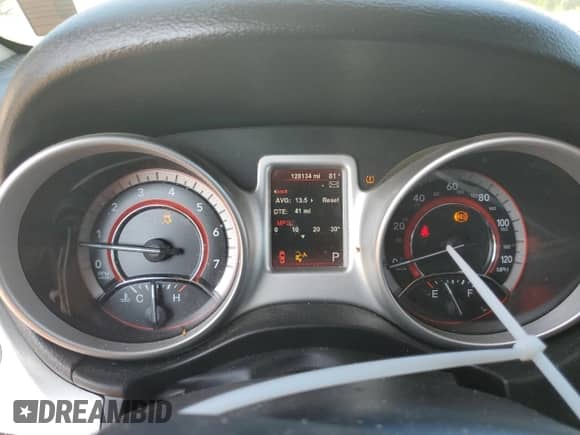 2014 Dodge Journey SE with VIN 3C4PDCAB5ET310739, listed as a Copart auction lot 69391595 with 128,134 mi miles and Salvage title. Bid and sale history available at DreamBid. Image 9.