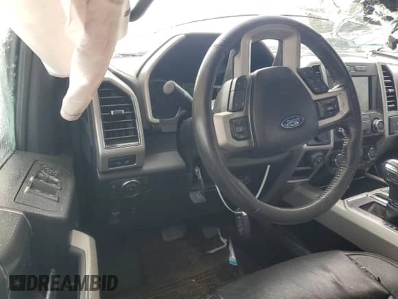 2019 Ford F-150 XL z VIN 1FTEW1E45KFB88195, wystawiony jako Copart lot #70554255 z przebiegiem Nie podano mil oraz Szkoda całkowita • Salvage title. Historia ofert i sprzedaży dostępna na DreamBid. Obrazek 8.