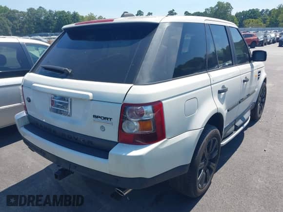 2007 Land Rover Range Rover Sport SC with VIN SALSH23457A991785, listed as a IAAI auction lot 43087532 with 211,221 mi miles and . Bid and sale history available at DreamBid. Image 4.