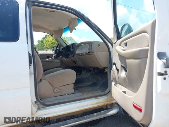 2004 Chevrolet Silverado 2500HD LS with VIN 1GCHK29234E314019, listed as a IAAI auction lot 42984554 with 317,946 mi miles and . Bid and sale history available at DreamBid. Image 17.