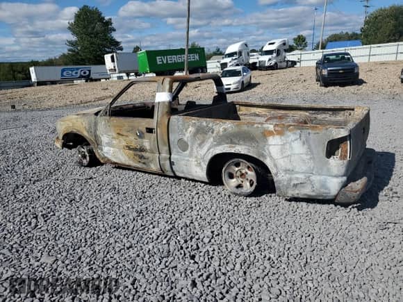 2001 Chevrolet S-10 с VIN 1GCCS14501K124584, выставлен на аукционе Copart как лот 70831085 с пробегом Не указан миль и Списание • Salvage title. История ставок и продаж доступна на DreamBid. Изображение 2.