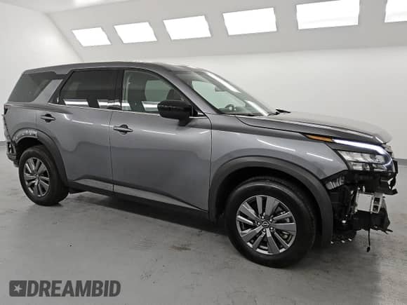 2025 Nissan Pathfinder S z VIN 5N1DR3AA1SC229364, wystawiony jako Copart lot #84202645 z przebiegiem 15 697 mil mil oraz Czysty tytuł • Clean title. Historia ofert i sprzedaży dostępna na DreamBid. Obrazek 4.