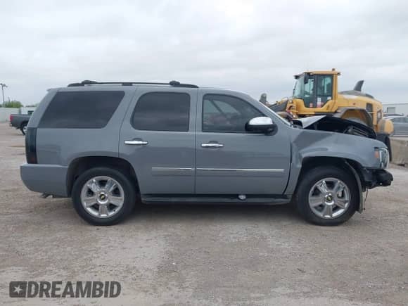 2009 Chevrolet Tahoe LTZ с VIN 1GNFC33099R297719, выставлен на аукционе IAAI как лот 42064490 с пробегом 215 466 миль миль и . История ставок и продаж доступна на DreamBid. Изображение 14.