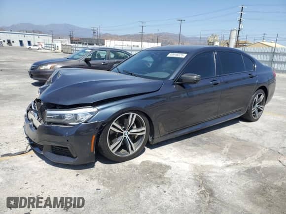 2019 BMW 7 Series 740i z VIN WBA7E2C59KB217716, wystawiony jako Copart lot #63618225 z przebiegiem Nie podano mil oraz Szkoda całkowita • Salvage title. Historia ofert i sprzedaży dostępna na DreamBid. Obrazek 1.