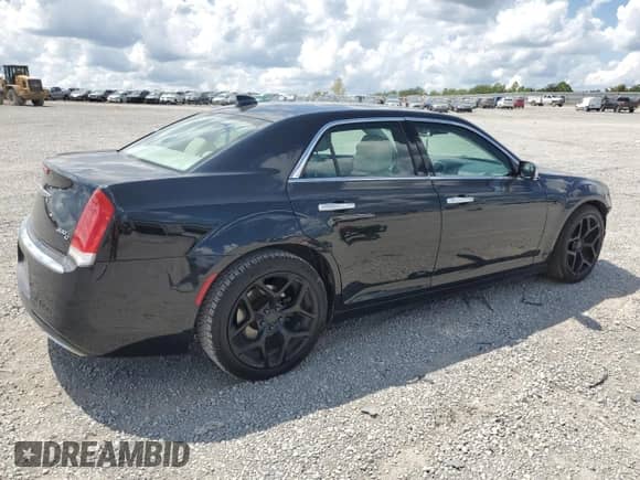 2015 Chrysler 300 C z VIN 2C3CCAET7FH772789, wystawiony jako Copart lot #68413435 z przebiegiem 127 138 mil mil oraz Szkoda całkowita • Salvage title. Historia ofert i sprzedaży dostępna na DreamBid. Obrazek 3.