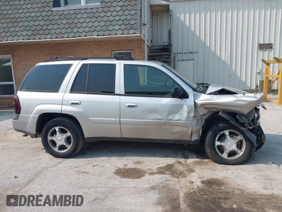 2005 Chevrolet TrailBlazer LT с VIN 1GNDS13SX52355663, выставлен на аукционе IAAI как лот 42886769 с пробегом 138 099 миль миль и . История ставок и продаж доступна на DreamBid. Изображение 13.