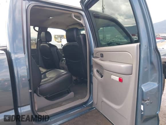 2006 Chevrolet Silverado 2500HD LT3 z VIN 1GCHK23D66F219963, wystawiony jako IAAI lot #42130281 z przebiegiem 331 178 mil mil oraz . Historia ofert i sprzedaży dostępna na DreamBid. Obrazek 8.