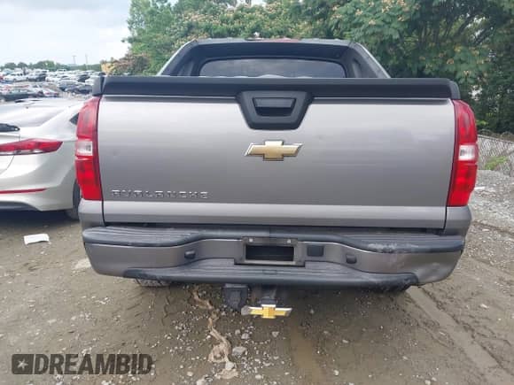 2007 Chevrolet Avalanche 2LT z VIN 3GNEC12J97G315448, wystawiony jako IAAI lot #42504725 z przebiegiem 250 456 mil mil oraz . Historia ofert i sprzedaży dostępna na DreamBid. Obrazek 16.