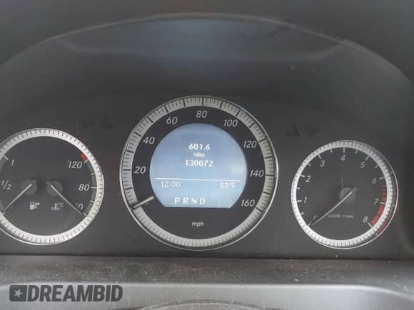 2009 Mercedes-Benz C 300 Sport z VIN WDDGF81X29R056723, wystawiony jako IAAI lot #43491079 z przebiegiem 130 072 mil mil oraz . Historia ofert i sprzedaży dostępna na DreamBid. Obrazek 7.