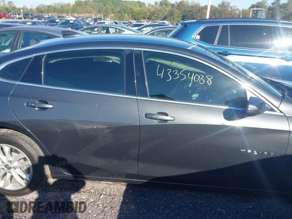 2018 Chevrolet Malibu LT z VIN 1G1ZD5ST8JF166998, wystawiony jako IAAI lot #43354038 z przebiegiem 100 794 mil mil oraz . Historia ofert i sprzedaży dostępna na DreamBid. Obrazek 12.