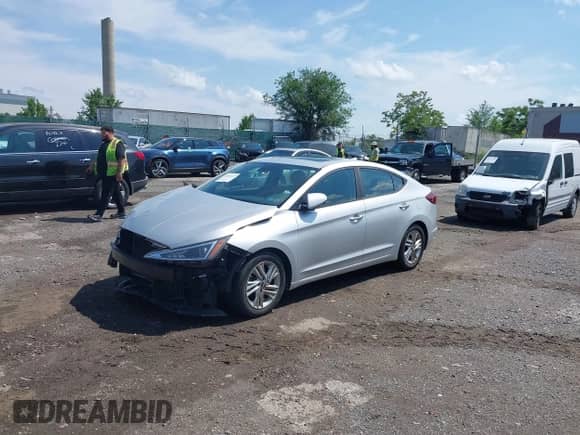 2019 Hyundai Elantra Value Edition z VIN 5NPD84LF0KH462405, wystawiony jako IAAI lot #42476227 z przebiegiem 72 090 mil mil oraz . Historia ofert i sprzedaży dostępna na DreamBid. Obrazek 2.