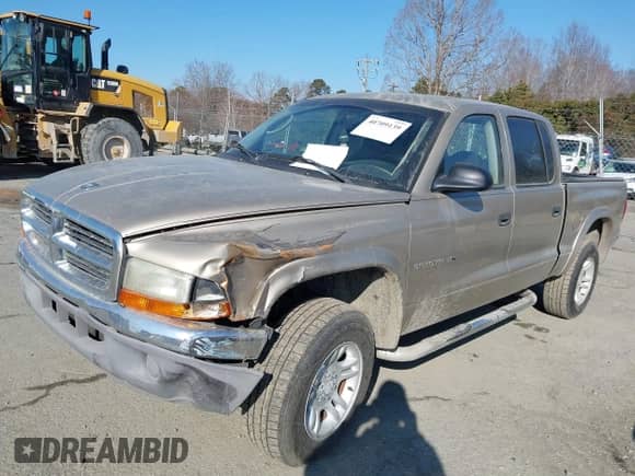 2002 Dodge Dakota with VIN 1B7HG48X92S713297, listed as a IAAI auction lot 40709139 with 271,904 mi miles and . Bid and sale history available at DreamBid. Image 2.