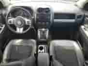 2016 Jeep Compass Latitude z VIN 1C4NJCEB2GD651387, wystawiony jako Copart lot #69041605 z przebiegiem 114 907 mil mil oraz Szkoda całkowita • Salvage title. Historia ofert i sprzedaży dostępna na DreamBid. Obrazek 8.