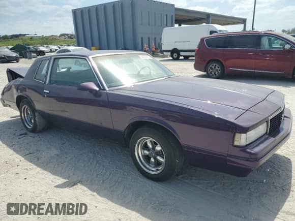 1986 Chevrolet Monte Carlo Sport z VIN 1G1GZ37Z3GR212223, wystawiony jako Copart lot #54531815 z przebiegiem 77 716 mil mil oraz Szkoda całkowita • Salvage title. Historia ofert i sprzedaży dostępna na DreamBid. Obrazek 4.