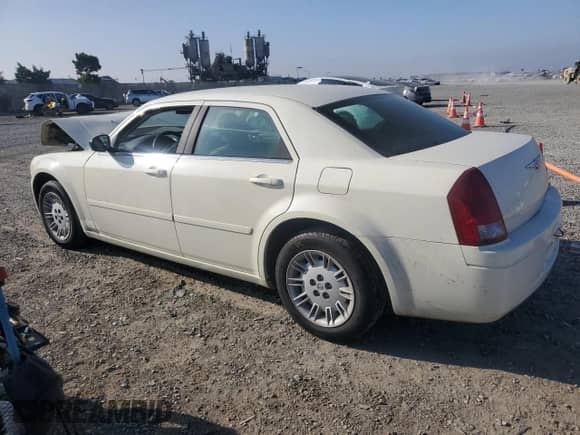 2006 Chrysler 300 with VIN 2C3KA43R26H309775, listed as a Copart auction lot 69139595 with 121,645 mi miles and Salvage title. Bid and sale history available at DreamBid. Image 2.
