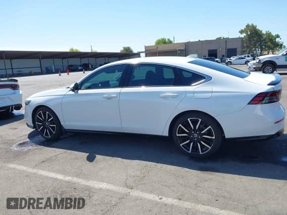 2024 Honda Accord Touring z VIN 1HGCY2F83RA028432, wystawiony jako IAAI lot #42842490 z przebiegiem 4 723 mil mil oraz . Historia ofert i sprzedaży dostępna na DreamBid. Obrazek 14.