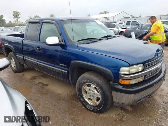2001 Chevrolet Silverado 1500 LS z VIN 1GCEK19T51E176744, wystawiony jako IAAI lot #43271420 z przebiegiem 226 691 mil mil oraz . Historia ofert i sprzedaży dostępna na DreamBid. Obrazek 1.