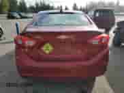 2017 Chevrolet Cruze LT z VIN 1G1BE5SM7H7270264, wystawiony jako Copart lot #85945005 z przebiegiem 181 977 mil mil oraz Czysty tytuł • Clean title. Historia ofert i sprzedaży dostępna na DreamBid. Obrazek 6.