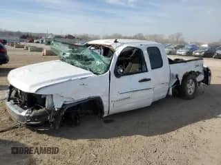 2008 Chevrolet Silverado 1500 2LT with VIN 2GCEK19JX81113391, listed as a Copart auction lot 43634014 with 157,739 mi miles and Salvage title. Bid and sale history available at DreamBid. Image 1.