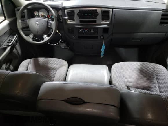 2008 Dodge 1500 ST z VIN 1D7HU18208J124803, wystawiony jako Copart lot #41561935 z przebiegiem 201 814 mil mil oraz Szkoda całkowita • Salvage title. Historia ofert i sprzedaży dostępna na DreamBid. Obrazek 8.