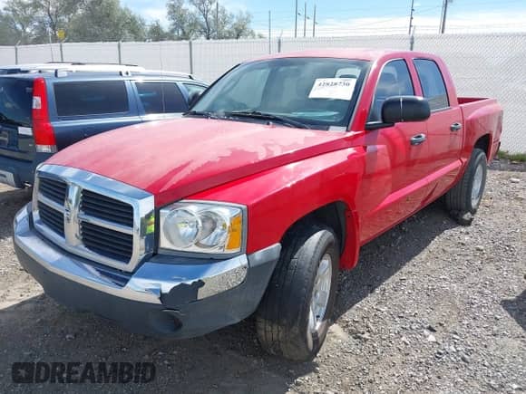 2005 Dodge Dakota SLT with VIN 1D7HW48N55S104123, listed as a IAAI auction lot 42828730 with 141,913 mi miles and . Bid and sale history available at DreamBid. Image 2.