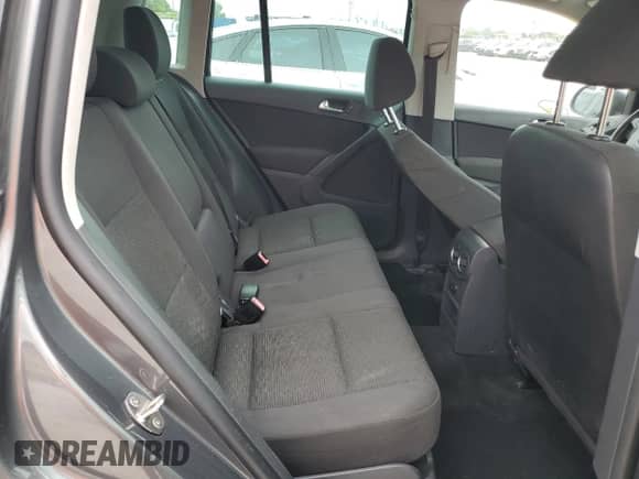 2013 Volkswagen Tiguan SE z VIN WVGAV3AX4DW581925, wystawiony jako Copart lot #55970105 z przebiegiem 115 504 mil mil oraz Czysty tytuł • Clean title. Historia ofert i sprzedaży dostępna na DreamBid. Obrazek 10.