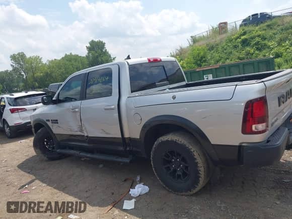 2017 Ram 1500 Rebel z VIN 1C6RR7YT2HS803629, wystawiony jako IAAI lot #42914264 z przebiegiem 76 836 mil mil oraz . Historia ofert i sprzedaży dostępna na DreamBid. Obrazek 14.