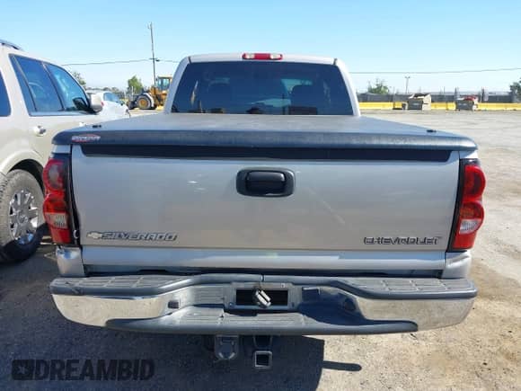 2004 Chevrolet Silverado 1500 LS с VIN 2GCEC19TX41341593, выставлен на аукционе IAAI как лот 42887375 с пробегом 236 076 миль миль и . История ставок и продаж доступна на DreamBid. Изображение 16.
