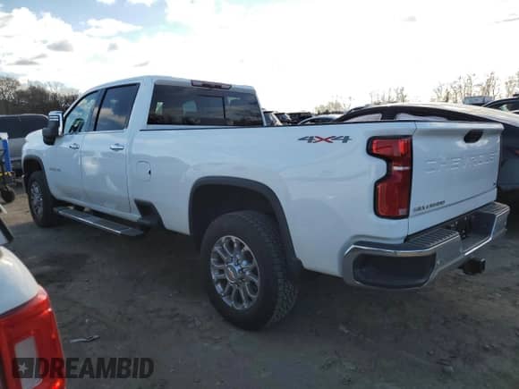 2025 Chevrolet Silverado 2500HD z VIN 1GC4KPE71SF109979, wystawiony jako Copart lot #83874004 z przebiegiem 4 571 mil mil oraz Szkoda całkowita • Salvage title. Historia ofert i sprzedaży dostępna na DreamBid. Obrazek 2.