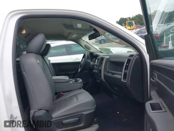 2019 Ram 1500 Express z VIN 3C6JR6AG4KG500855, wystawiony jako IAAI lot #43164741 z przebiegiem 94 479 mil mil oraz . Historia ofert i sprzedaży dostępna na DreamBid. Obrazek 5.