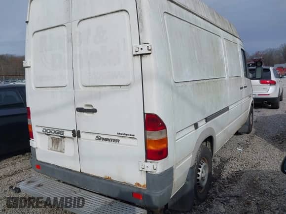 2005 Dodge Sprinter with VIN WD2PD644655726506, listed as a IAAI auction lot 41613814 with 292,952 mi miles and . Bid and sale history available at DreamBid. Image 4.