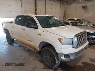 2013 Toyota Tundra Limited z VIN 5TFHW5F18DX270959, wystawiony jako IAAI lot #42625389 z przebiegiem 181 232 mil mil oraz . Historia ofert i sprzedaży dostępna na DreamBid. Obrazek 1.