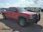 2003 Chevrolet Silverado 2500HD LT z VIN 1GCHK29163E311203, wystawiony jako Copart lot #69152065 z przebiegiem 211 065 mil mil oraz Szkoda całkowita • Salvage title. Historia ofert i sprzedaży dostępna na DreamBid. Obrazek 4.