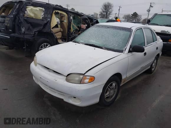 1999 Hyundai Accent GL z VIN KMHVF24N1XU583604, wystawiony jako IAAI lot #41613240 z przebiegiem 163 938 mil mil oraz . Historia ofert i sprzedaży dostępna na DreamBid. Obrazek 2.