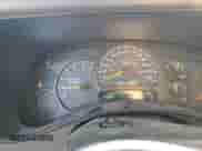 2005 GMC Sierra 1500 SLT z VIN 2GTEK13T151206984, wystawiony jako Copart lot #81763974 z przebiegiem 211 999 mil mil oraz Czysty tytuł • Clean title. Historia ofert i sprzedaży dostępna na DreamBid. Obrazek 9.
