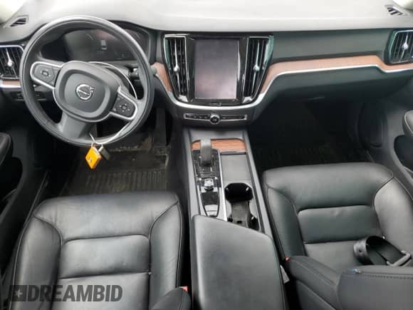 2022 Volvo S60 Momentum z VIN 7JRL12TZ5NG162948, wystawiony jako Copart lot #61099375 z przebiegiem 34 604 mil mil oraz Nie do naprawy • Non repairable. Historia ofert i sprzedaży dostępna na DreamBid. Obrazek 8.