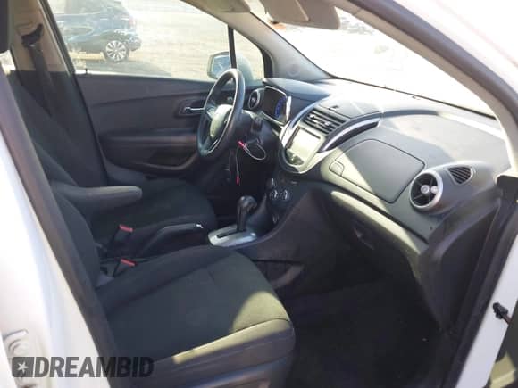 2016 Chevrolet Trax LS z VIN KL7CJNSB4GB595940, wystawiony jako IAAI lot #42770245 z przebiegiem 198 253 mil mil oraz . Historia ofert i sprzedaży dostępna na DreamBid. Obrazek 5.