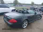 2005 Mercedes-Benz SL 500 z VIN WDBSK75F55F101501, wystawiony jako IAAI lot #43237866 z przebiegiem 136 574 mil mil oraz . Historia ofert i sprzedaży dostępna na DreamBid. Obrazek 4.