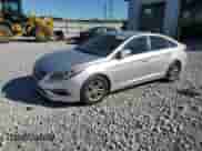 2015 Hyundai Sonata SE z VIN 5NPE24AF8FH024682, wystawiony jako Copart lot #84303405 z przebiegiem 206 586 mil mil oraz Czysty tytuł • Clean title. Historia ofert i sprzedaży dostępna na DreamBid. Obrazek 1.
