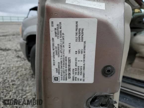 2000 Cadillac Escalade z VIN 1GYEK13RXYR103671, wystawiony jako Copart lot #48146125 z przebiegiem 271 195 mil mil oraz Szkoda całkowita • Salvage title. Historia ofert i sprzedaży dostępna na DreamBid. Obrazek 13.