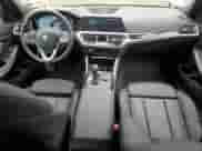 2021 BMW 3 Series 330e xDrive с VIN 3MW5P9J02M8B56487, выставлен на аукционе Copart как лот 40165144 с пробегом 31 033 миль миль и . История ставок и продаж доступна на DreamBid. Изображение 8.