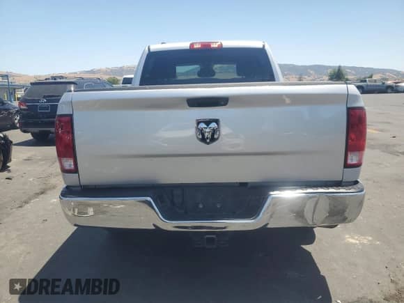 2018 Ram 1500 Tradesman z VIN 1C6RR6KM8JS290873, wystawiony jako Copart lot #63148965 z przebiegiem 97 900 mil mil oraz Szkoda całkowita • Salvage title. Historia ofert i sprzedaży dostępna na DreamBid. Obrazek 6.