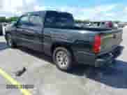 2005 Chevrolet Silverado 1500 LS z VIN 2GCEC13T451322080, wystawiony jako IAAI lot #43125281 z przebiegiem 205 678 mil mil oraz . Historia ofert i sprzedaży dostępna na DreamBid. Obrazek 3.