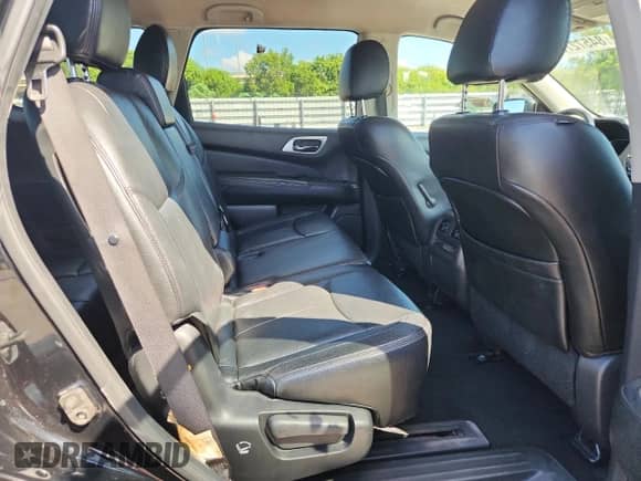 2017 Nissan Pathfinder Platinum z VIN 5N1DR2MN1HC614098, wystawiony jako Copart lot #84572795 z przebiegiem 174 208 mil mil oraz Czysty tytuł • Clean title. Historia ofert i sprzedaży dostępna na DreamBid. Obrazek 10.