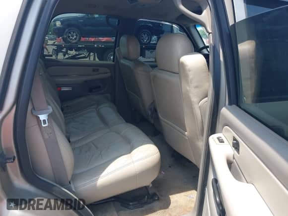 2000 Chevrolet Tahoe LS z VIN 1GNEK13T3YJ133246, wystawiony jako IAAI lot #42484297 z przebiegiem 314 628 mil mil oraz . Historia ofert i sprzedaży dostępna na DreamBid. Obrazek 8.