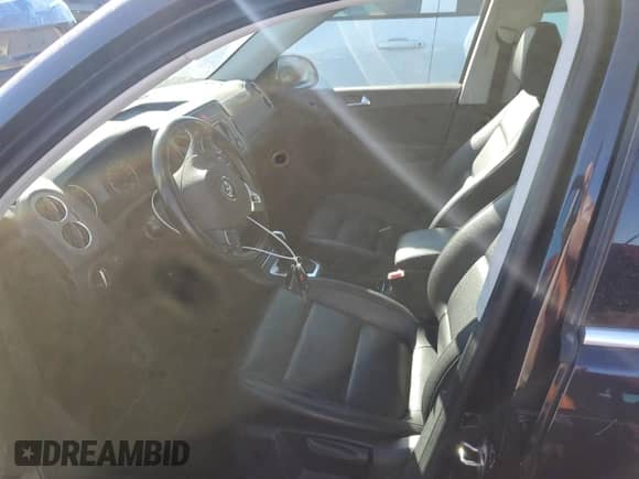 2011 Volkswagen Tiguan S с VIN WVGBV7AX9BW555801, выставлен на аукционе Copart как лот 82320045 с пробегом 169 337 миль миль и Списание • Salvage title. История ставок и продаж доступна на DreamBid. Изображение 7.