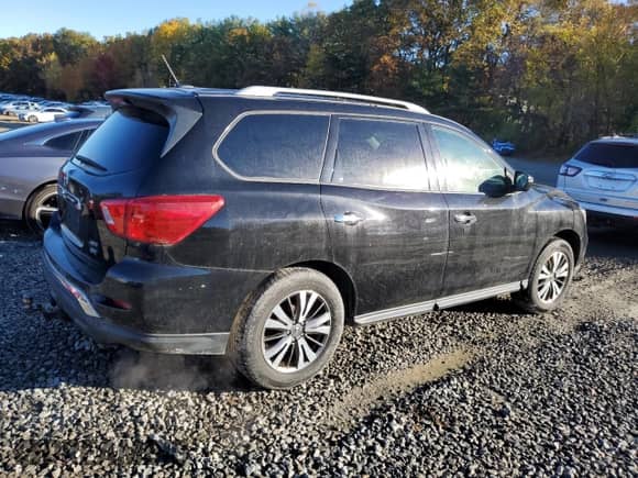 2017 Nissan Pathfinder SL with VIN 5N1DR2MM2HC638403, listed as a Copart auction lot 82631365 with 119,733 mi miles and Clean title. Bid and sale history available at DreamBid. Image 3.