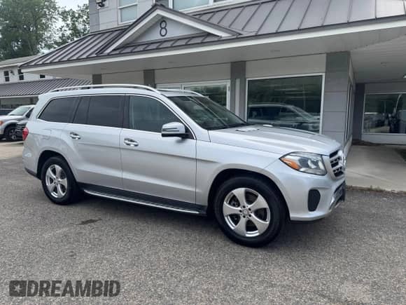 2017 Mercedes-Benz GLS 450 z VIN 4JGDF6EE6HA746672, wystawiony jako Copart lot #63854425 z przebiegiem 136 953 mil mil oraz Czysty tytuł • Clean title. Historia ofert i sprzedaży dostępna na DreamBid. Obrazek 1.